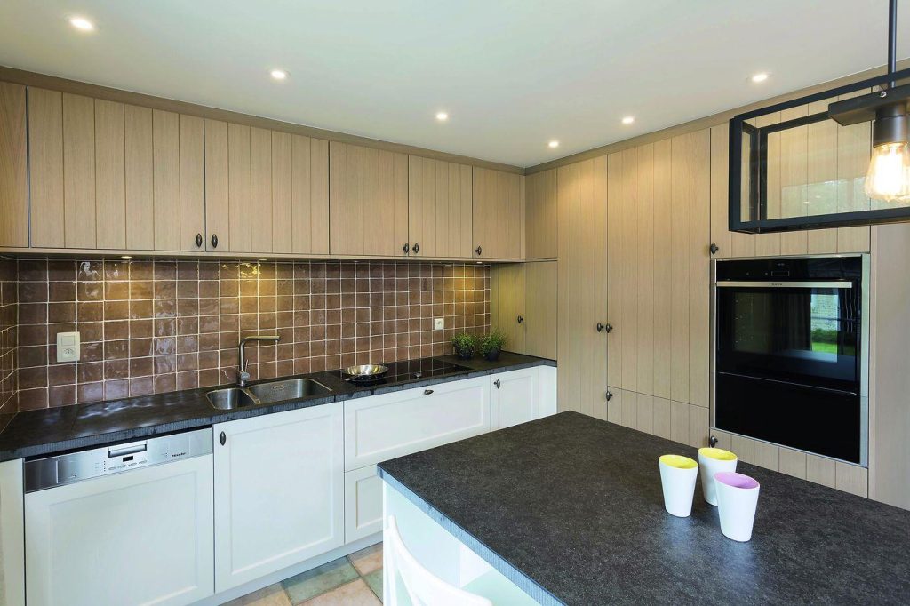 Moderne keukens in regio Geraardsbergen met combinatie van design en functionaliteit in de Jacobs Keukens showroom